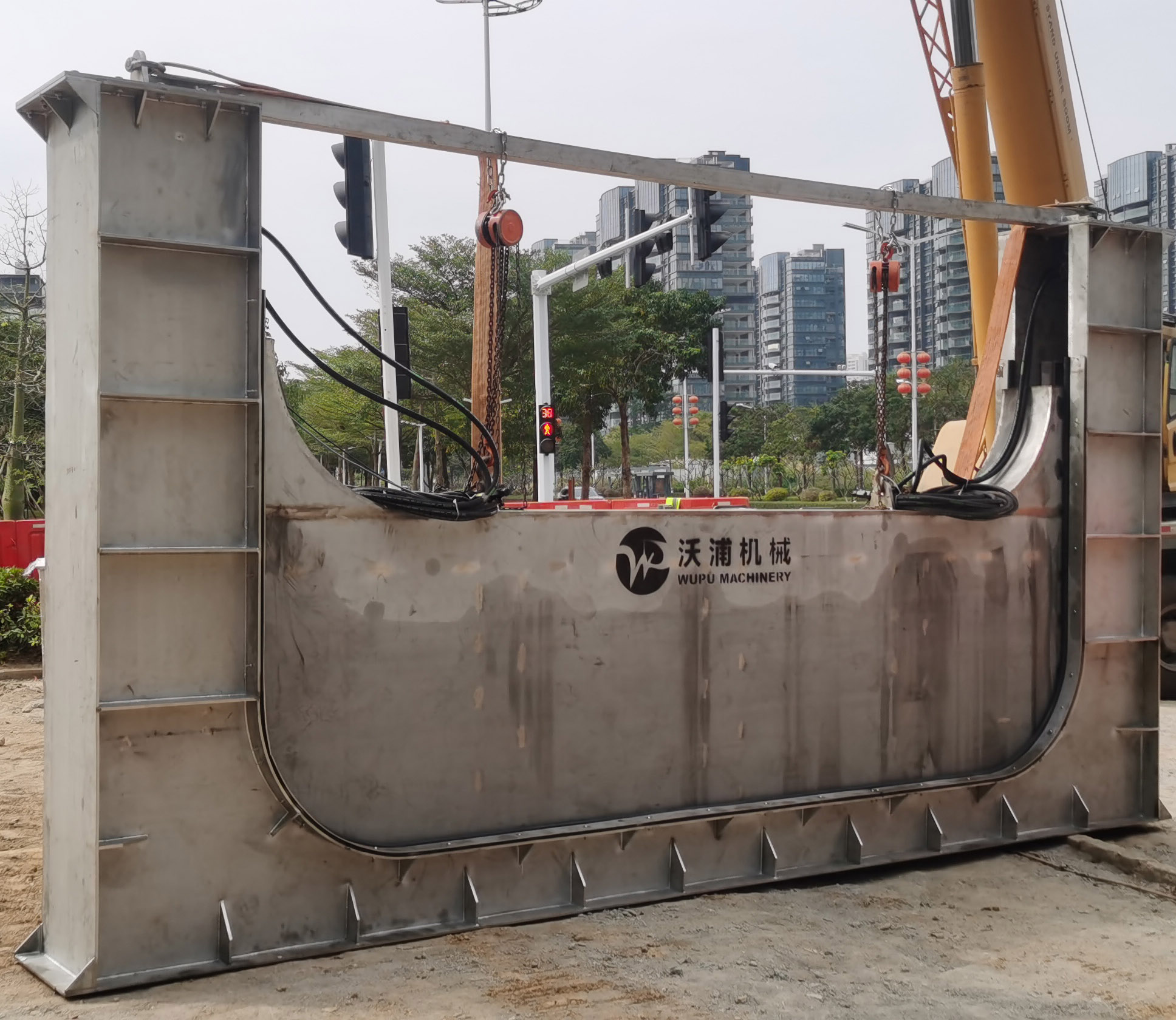 液動(dòng)下開(kāi)式堰門(mén)